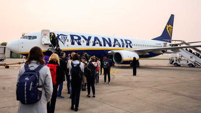 Airline Boosts Employee Rewards for Identifying Large Carry-On Bags