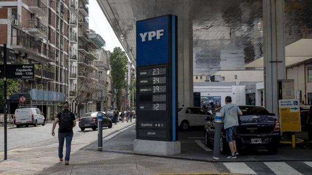 Appeals Court Pauses YPF Share Transfer in Legal Dispute