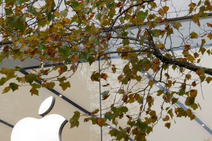 Apple Considering AI Partners for Enhanced Siri Capabilities