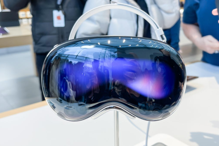 Apple's Vision Pro: Bold Plans for Smart Glasses by 2027