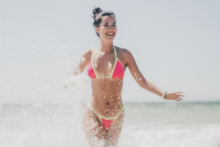 Bahamas Adventure: Gia Duddy Thrills on Jet Ski, Carmen Electra Enjoys California Sun