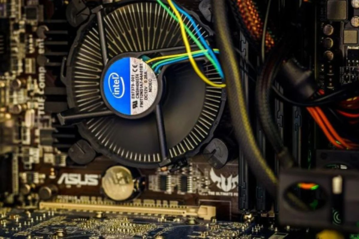 Father's $1,200 Gaming PC Purchase Disappoints with Outdated Tech