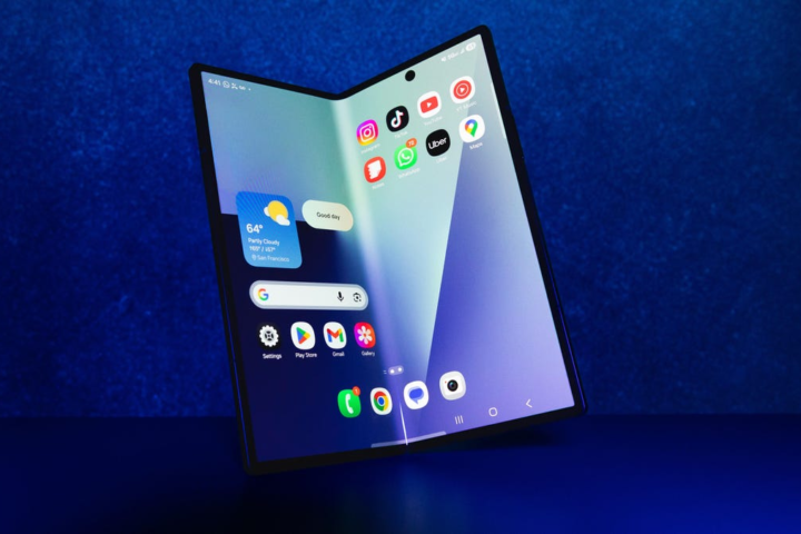 Galaxy Z Fold 7 Sets New Record in Preorders