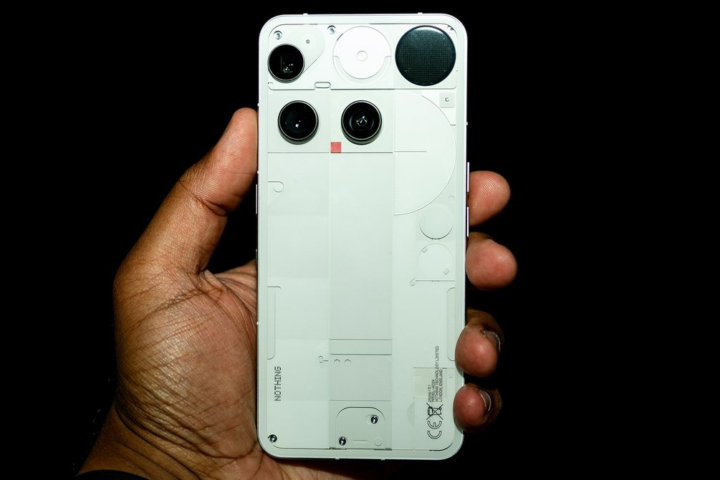 Innovative Design Revolutionizes Smartphone and Headphone Market