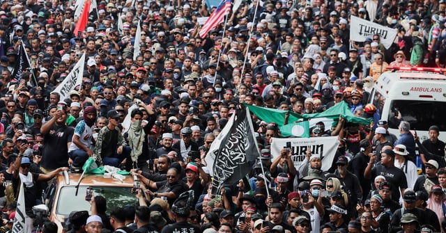 Massive Malaysian Demonstration Pressures Prime Minister Anwar to Step Down