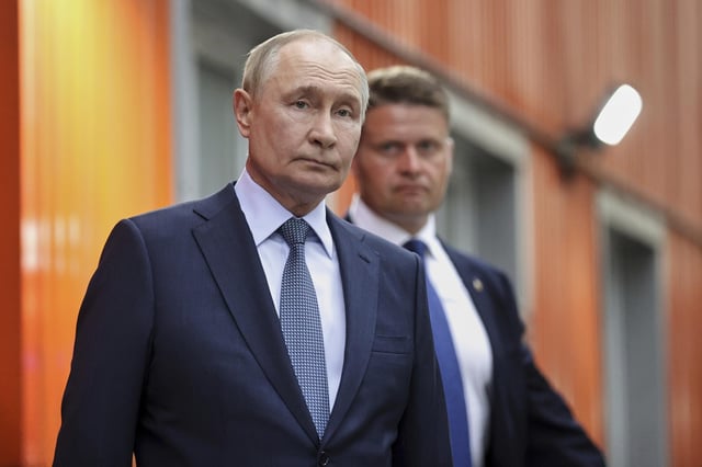 Nuclear Caution from Russia Follows Trump's Ukraine Support Proposal