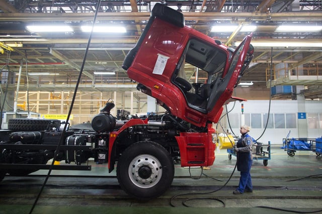 Russian Market Struggles Intensify as Kamaz Reduces Work Week