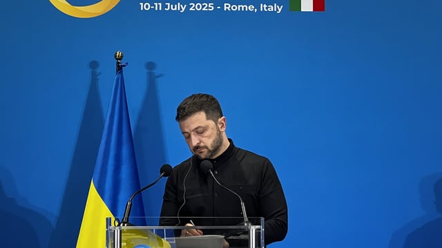 Zelenskyy Urges Robust Sanctions Amid Russia's Projected 2026 Expenditure