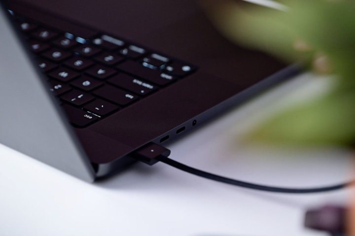 Apple's 2026 OLED MacBook Pro Redesign Aims to Win Users