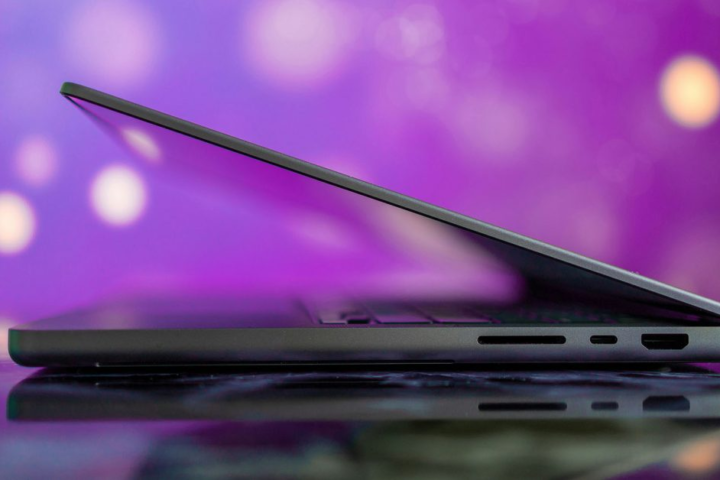 Apple's OLED MacBook to Feature Advanced iPhone Display Technology
