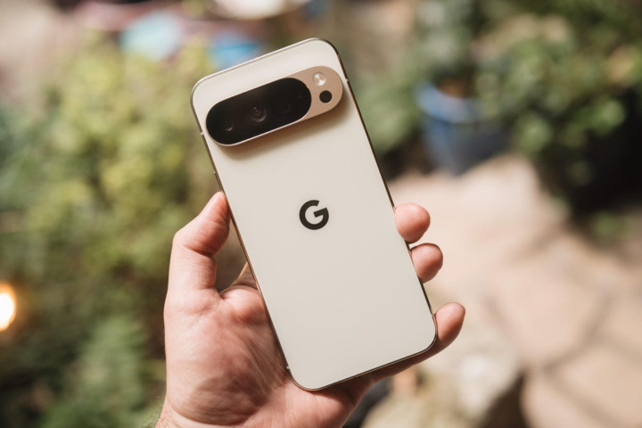 Exploring Paris With Google's Impressive Pixel 10 Pro XL