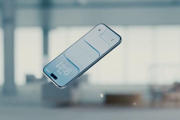 Apple's iOS 26.2 Update Revives Lock Screen Liquid Glass Feature