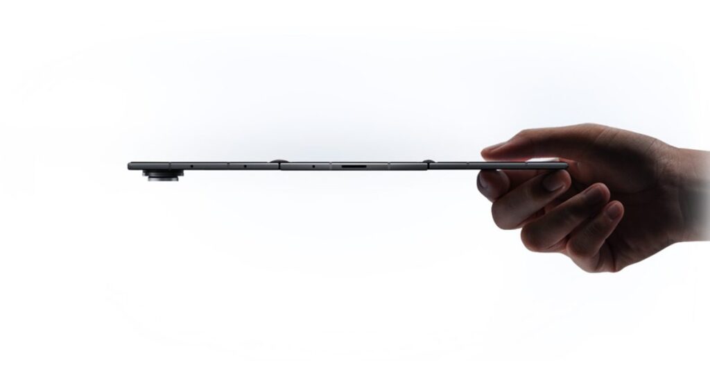 Galaxy Z TriFold Hinge Fails During Live Demonstration