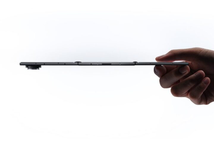 Galaxy Z TriFold Hinge Fails During Live Demonstration