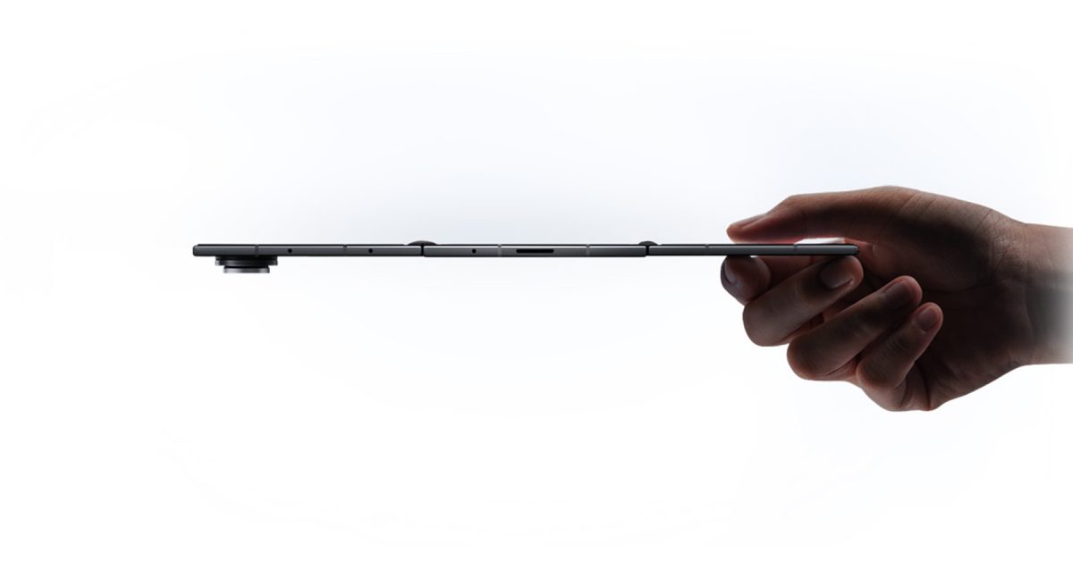Galaxy Z TriFold Hinge Fails During Live Demonstration