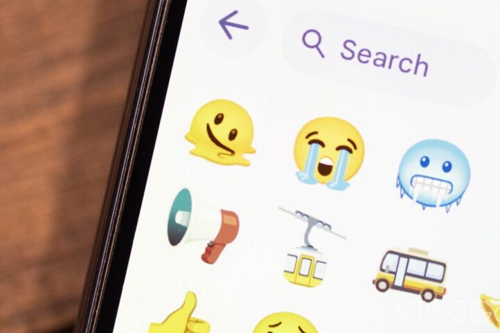 Pixel Emoji Design Refresh Aligns with iPhone in Android 16 Beta