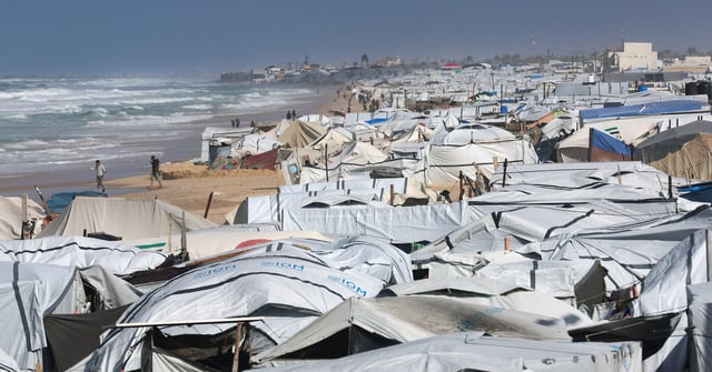 Trump Cautions Iran, Calls for Hamas to Lay Down Arms