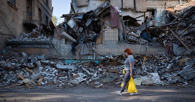 Zelensky Considers Troop Withdrawal in Eastern Ukraine for Peace Pact