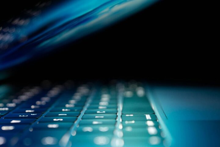 Apple Faces Off with FBI: Microsoft Comparison Unjustified