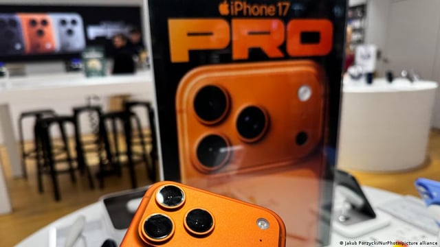 Apple Surpasses Samsung in Global Smartphone Sales Leadership