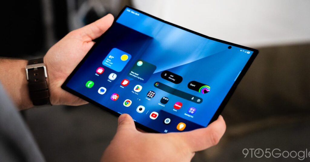 Galaxy Z TriFold Screen Malfunction Raises Durability Concerns