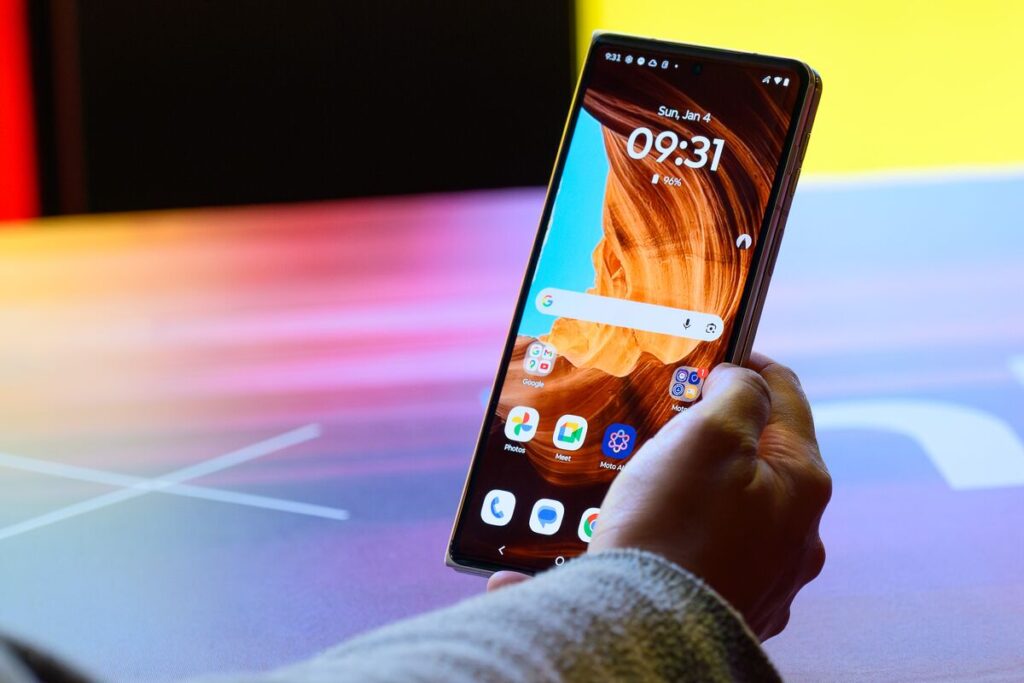 Motorola Unveils Innovative Foldable and AI-Driven Wearable Tech