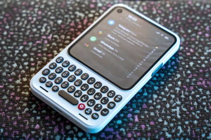 Reviving Nostalgia: The Clicks Communicator Recalls the BlackBerry Glory