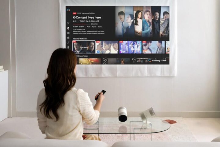 Samsung Unveils Brighter, Smarter Freestyle Portable Projector